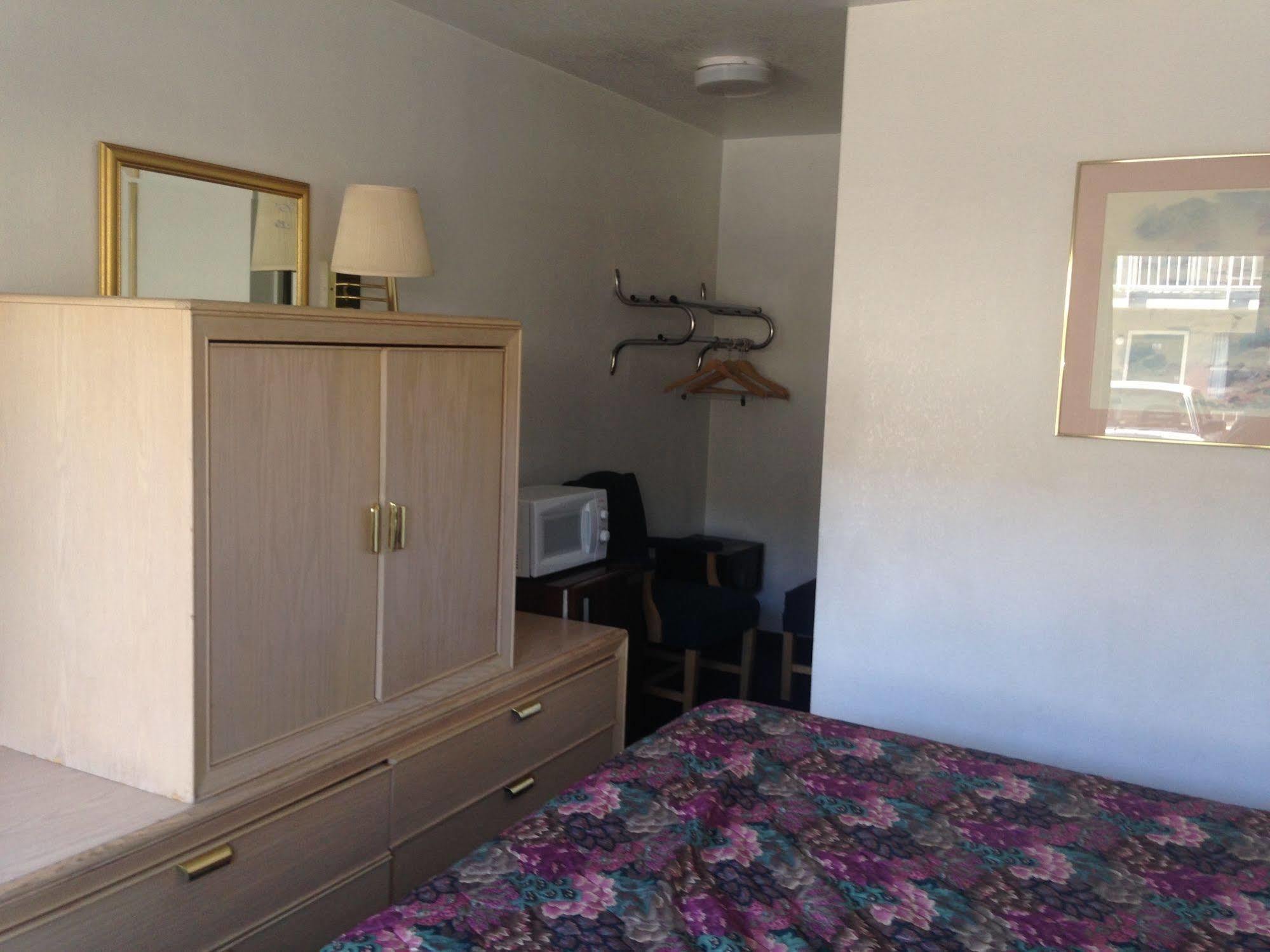 American Budget Inn And Suites-Modesto Exteriér fotografie