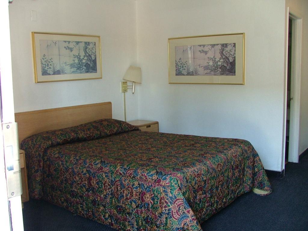 American Budget Inn And Suites-Modesto Exteriér fotografie